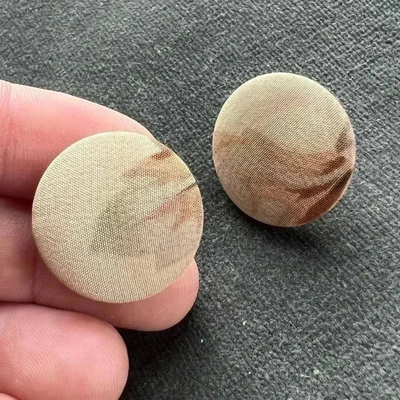 Vintage Stud Earrings Fabric Sand/ Tan Color 80s Floral - Picture 1 of 5